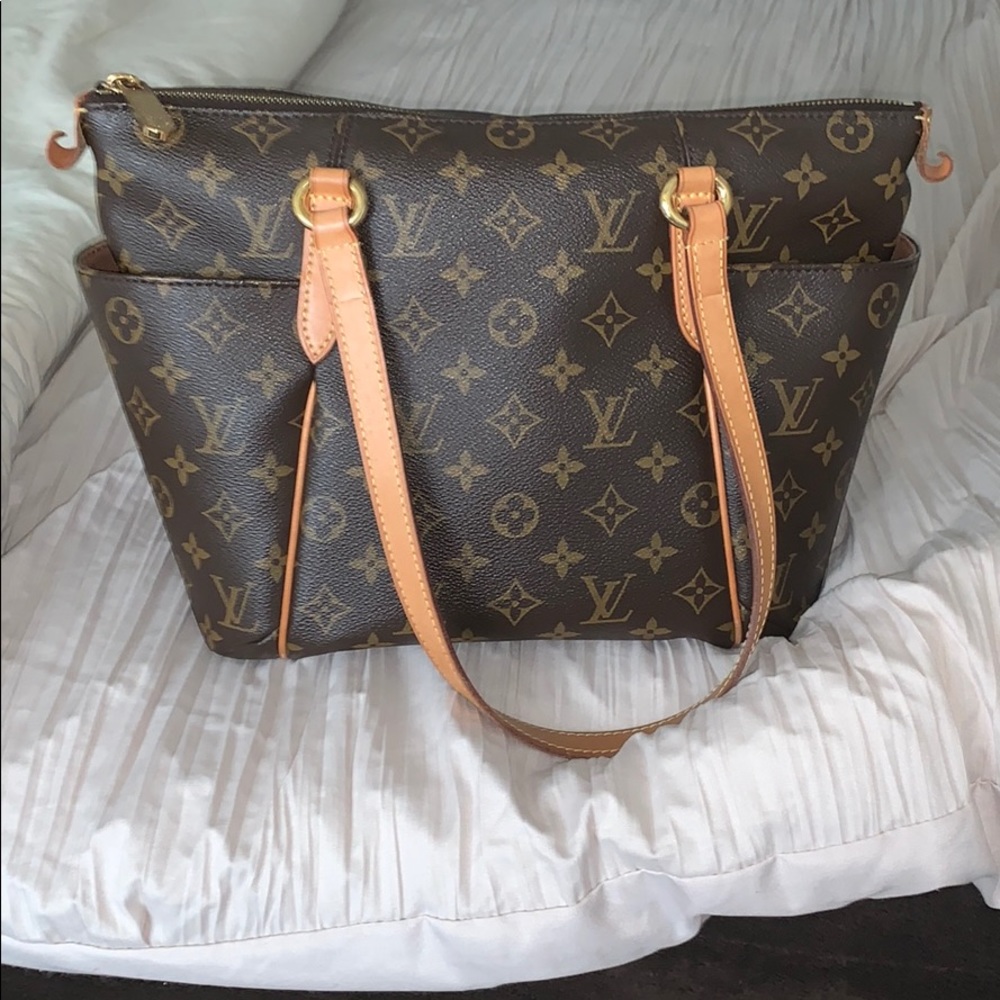 Louis vuttion medium large bag